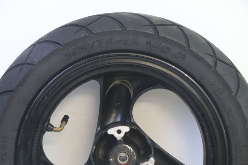 photo de LLANTA DELANTERA Y NEUMÁTICO KYMCO AGILITY 4T 50 (2018 - 2022) - Detalles de los puntos de fijación