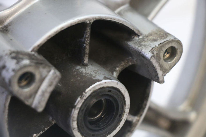 photo de LLANTA DELANTERA Y NEUMÁTICO SUZUKI BURGMAN 125 (2007 - 2014)