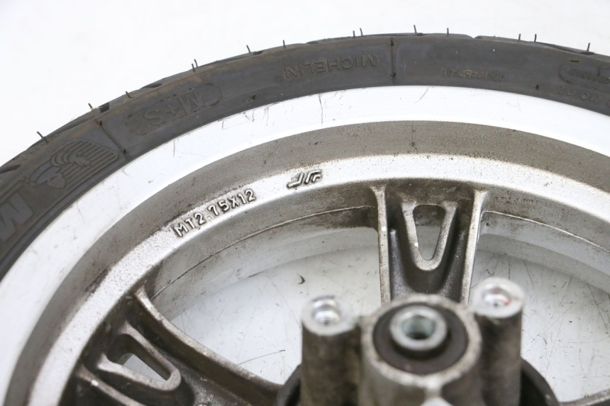 photo de LLANTA DELANTERA Y NEUMÁTICO PEUGEOT KISBEE 4T 50 (2010 - 2017)