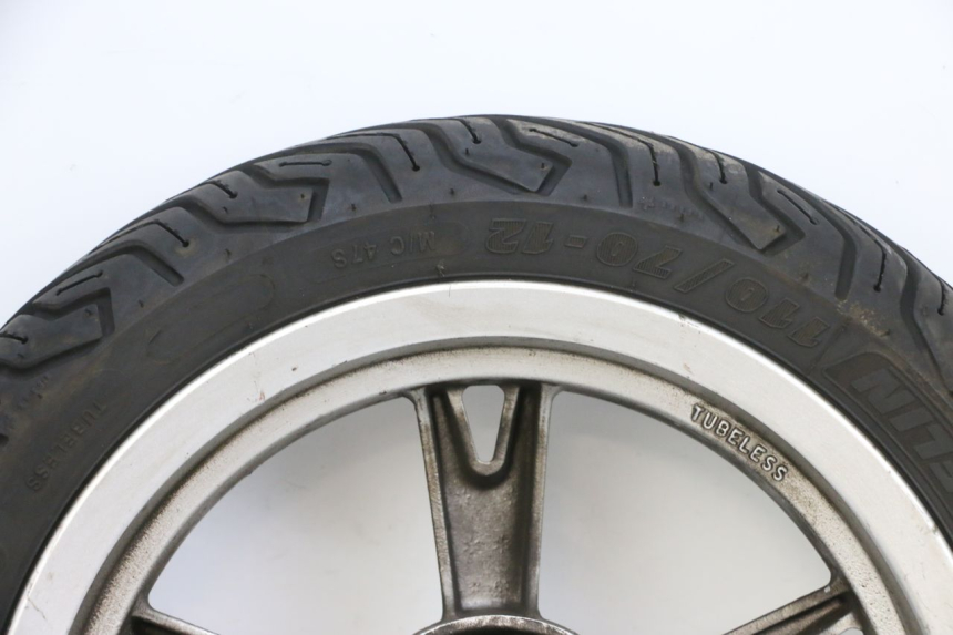 photo de LLANTA DELANTERA Y NEUMÁTICO PEUGEOT KISBEE 4T 50 (2010 - 2017)