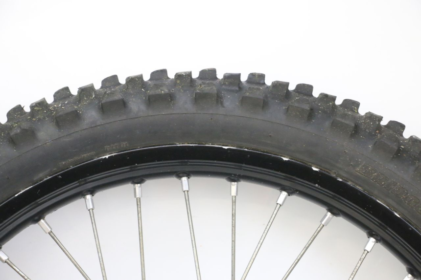 photo de LLANTA DELANTERA Y NEUMÁTICO KAWASAKI KXF KX-F 250 (2017 - 2019) - Primer plano de alta resolución