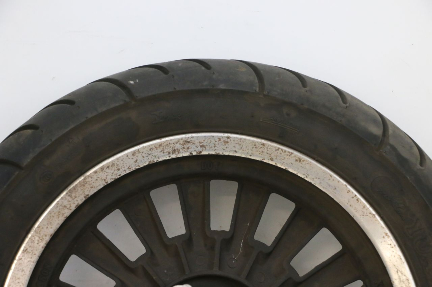 photo de LLANTA DELANTERA Y NEUMÁTICO EFUN PUSA 1 - Zoom sobre los componentes