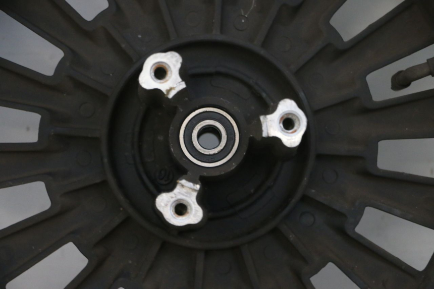 photo de LLANTA DELANTERA Y NEUMÁTICO EFUN PUSA 1 - Primer plano de alta resolución