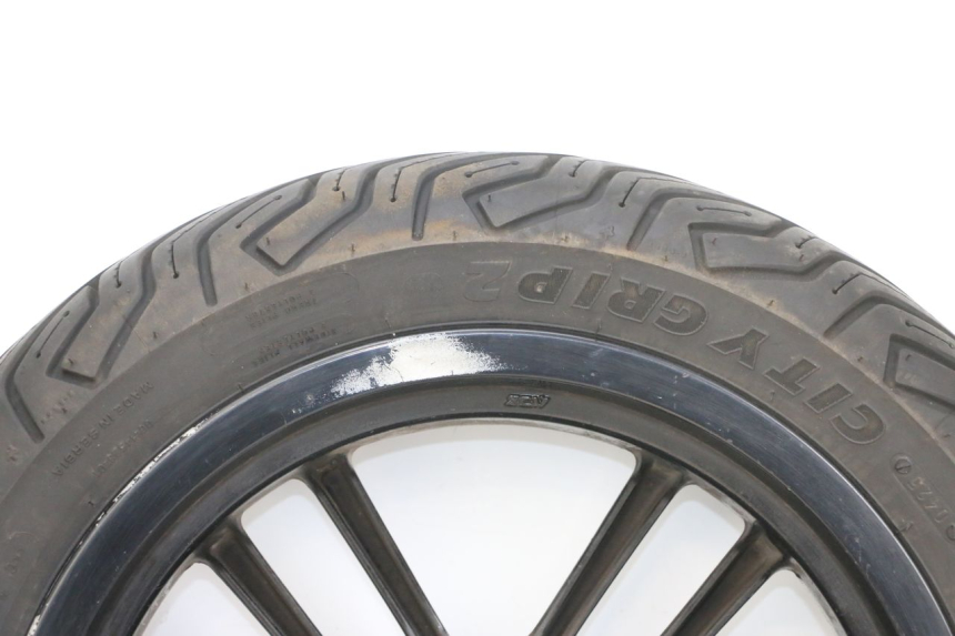 photo de LLANTA DELANTERA Y NEUMÁTICO PEUGEOT SPEEDFIGHT 4 4T EFI 50 (2021 - 2025) - Enfoque en la estructura