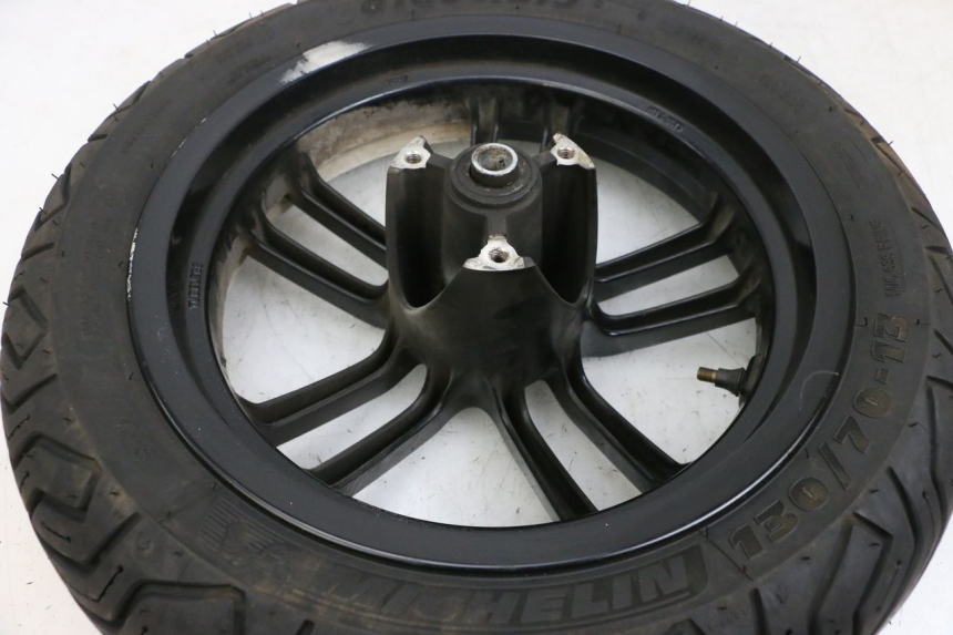 photo de LLANTA DELANTERA Y NEUMÁTICO PEUGEOT SPEEDFIGHT 4 4T EFI 50 (2021 - 2025) - Recambio usado revisado