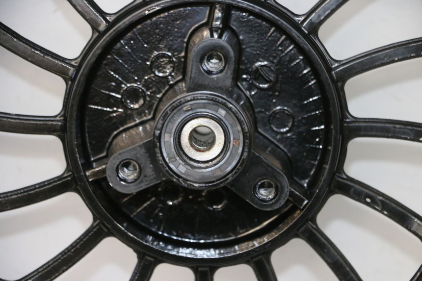 photo de LLANTA DELANTERA Y NEUMÁTICO NECO TEMPO 4T 50 (2022 - 2026) - Zoom sobre los componentes