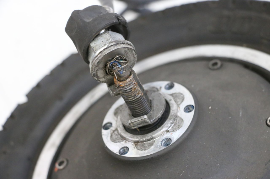 photo de RINCON DELANTERO Y NEUMÁTICO DUALTRON VICTOR LIMITED 1