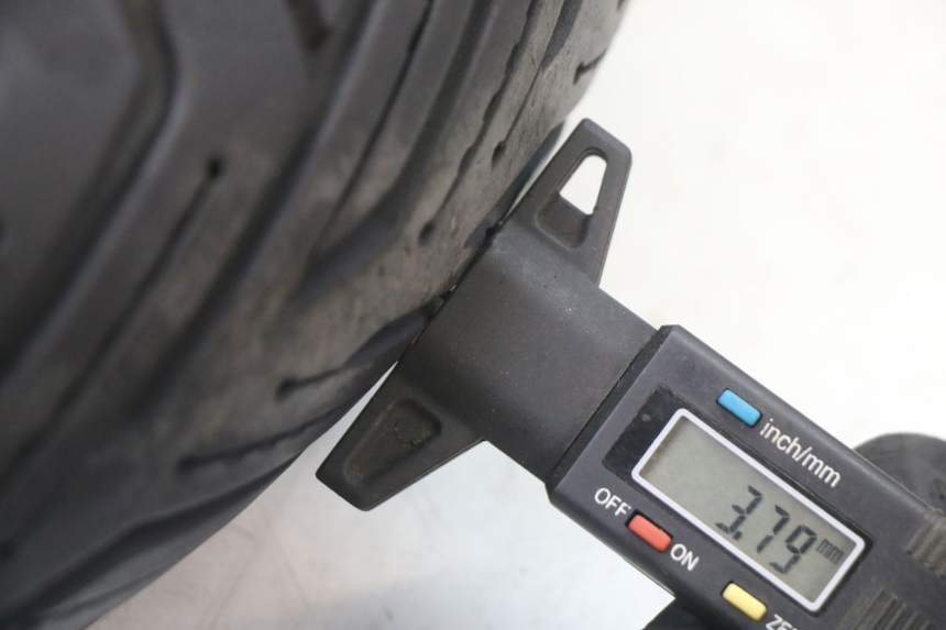 photo de LLANTA DELANTERA Y NEUMÁTICO YAMAHA X-MAX XMAX 125 (2010 - 2014)