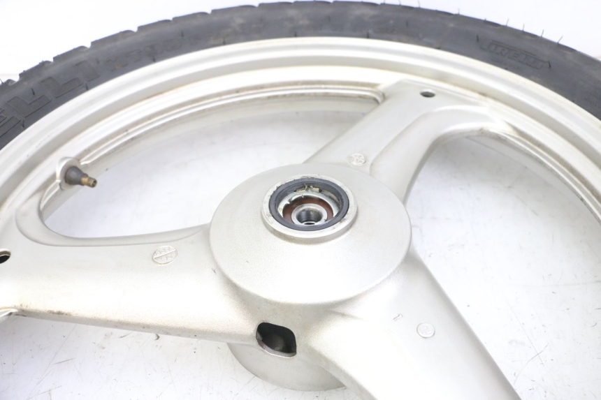 photo de LLANTA DELANTERA Y NEUMÁTICO HONDA XLV VARADERO 125 (2000 - 2006)