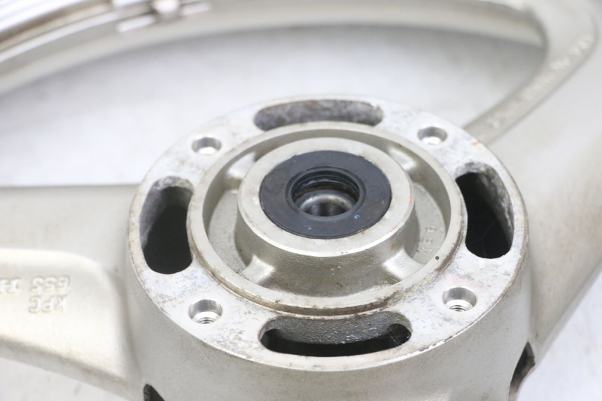 photo de LLANTA DELANTERA Y NEUMÁTICO HONDA XLV VARADERO 125 (2000 - 2006)