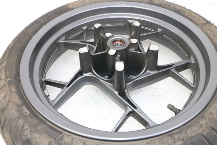 photo de LLANTA DELANTERA Y NEUMÁTICO YAMAHA XMAX X-MAX 125 (2021 - 2025)
