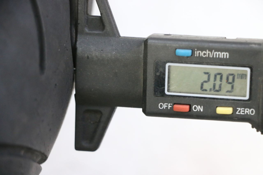 photo de LLANTA DELANTERA Y NEUMÁTICO YAMAHA FZS FAZER 600 (2001 - 2003)