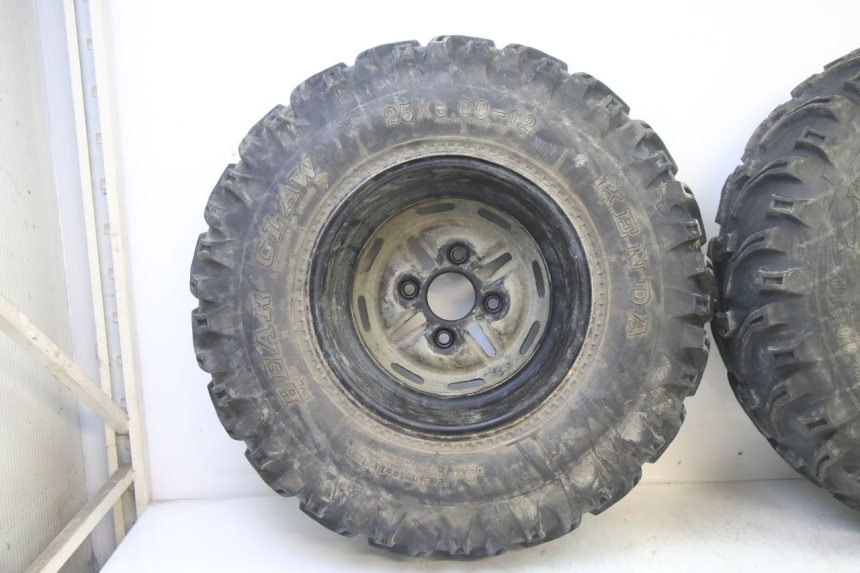 photo de LLANTA DELANTERA Y NEUMÁTICO YAMAHA YFM BRUIN 350 (2003 - 2009)