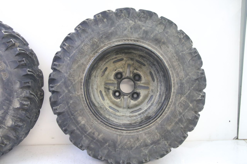 photo de LLANTA DELANTERA Y NEUMÁTICO YAMAHA YFM BRUIN 350 (2003 - 2009)