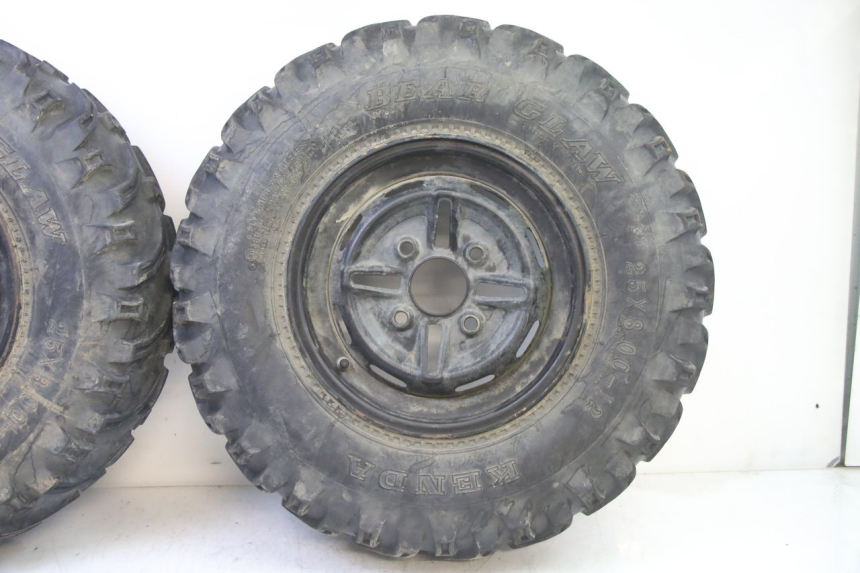 photo de LLANTA DELANTERA Y NEUMÁTICO YAMAHA YFM BRUIN 350 (2003 - 2009)