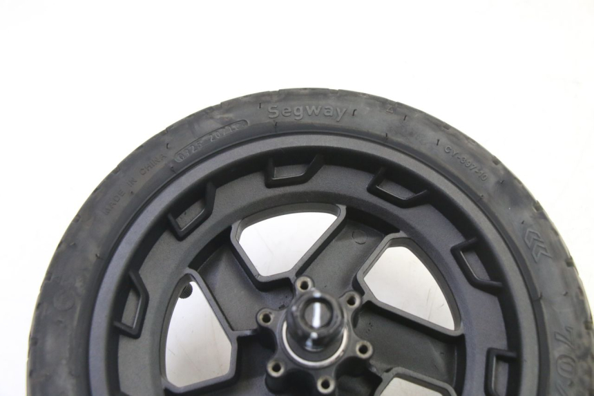 photo de LLANTA DELANTERA Y NEUMÁTICO SEGWAY NINEBOT ZT3 PRO 1