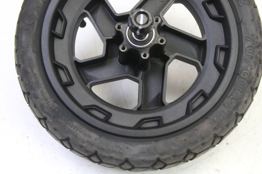 photo de LLANTA DELANTERA Y NEUMÁTICO SEGWAY NINEBOT ZT3 PRO 1