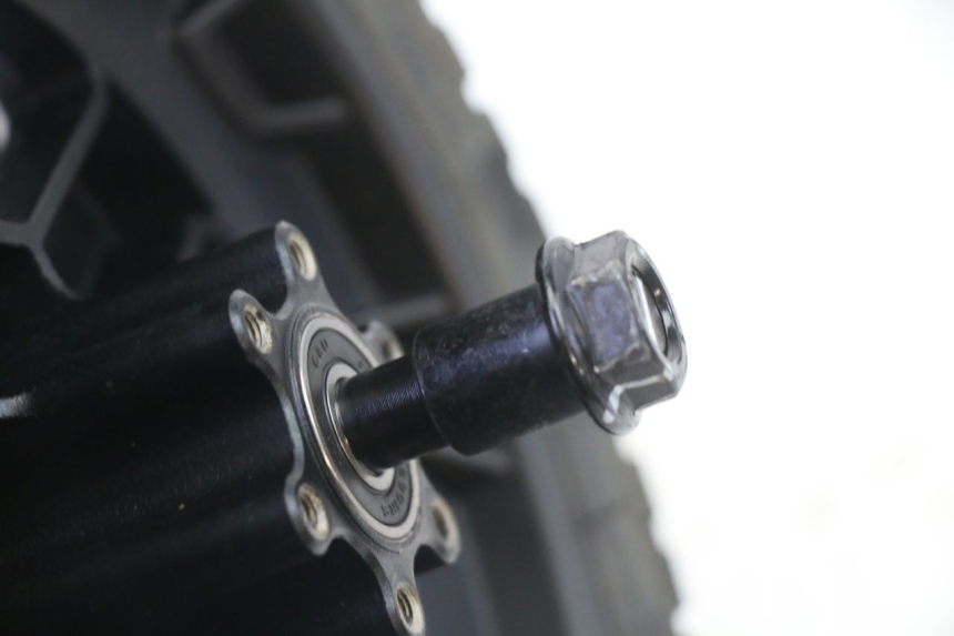 photo de LLANTA DELANTERA Y NEUMÁTICO SEGWAY NINEBOT ZT3 PRO 1