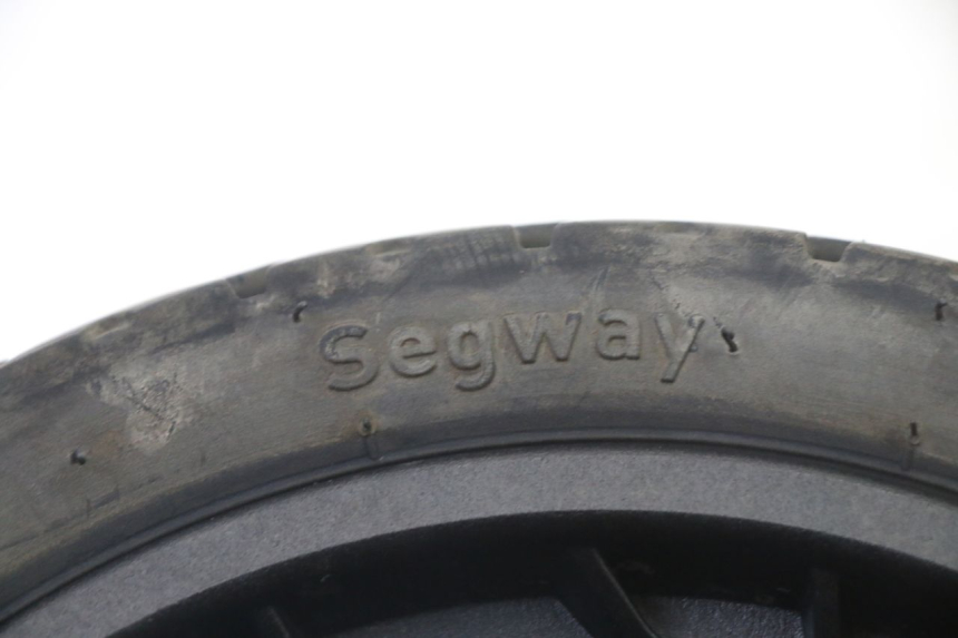 photo de LLANTA DELANTERA Y NEUMÁTICO SEGWAY NINEBOT ZT3 PRO 1
