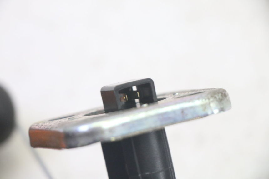 photo de INDICADOR DE NIVEL DE COMBUSTIBLE PIAGGIO FLY 4T 50 (2013 - 2017) - Primer plano técnico