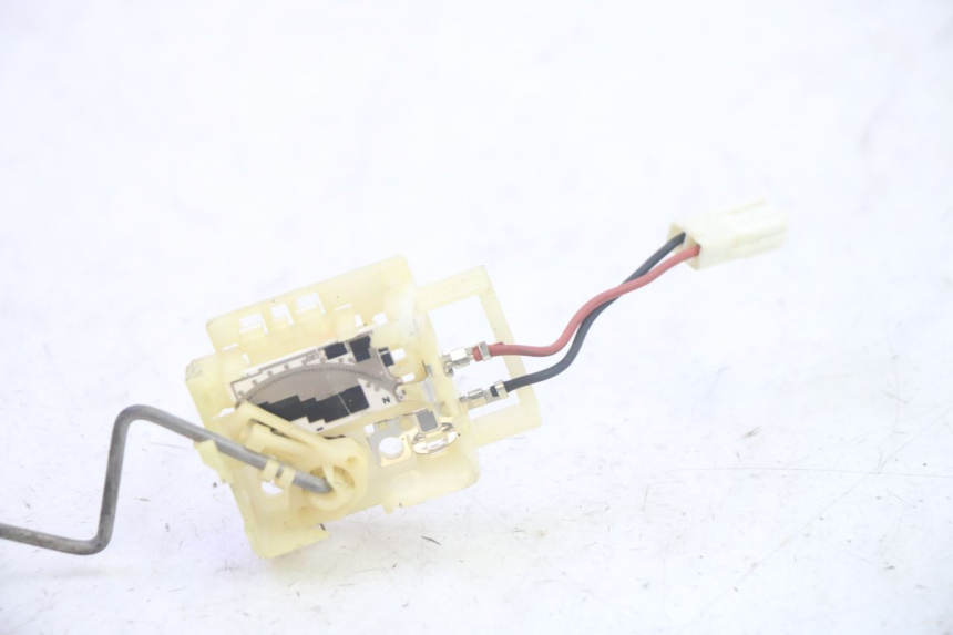 photo de DEPOSITO NIVEL YAMAHA FZ6 N FAZER 600 (2004 - 2006) - Detalle de la pieza