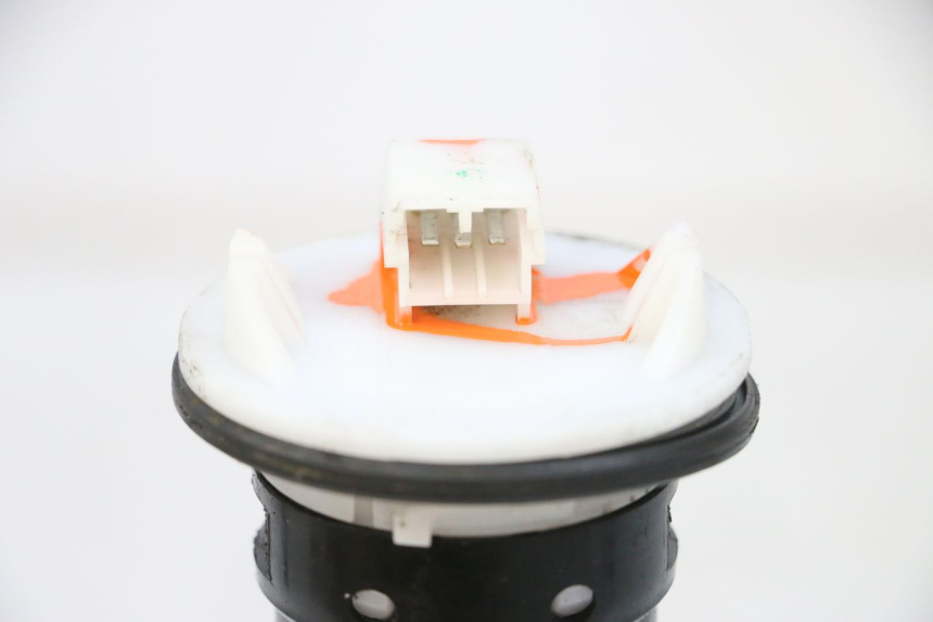 photo de DEPOSITO NIVEL PIAGGIO MP3 HPE 300 (2019 - 2026) - Detalles de los puntos de fijación