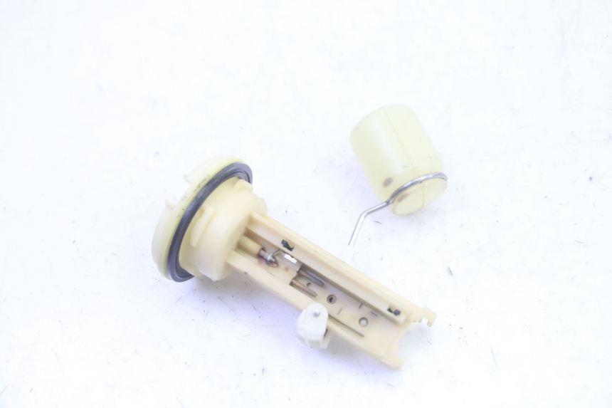 photo de DEPOSITO NIVEL PEUGEOT VIVACITY 100 (1999 - 2008) - Zoom estado de uso