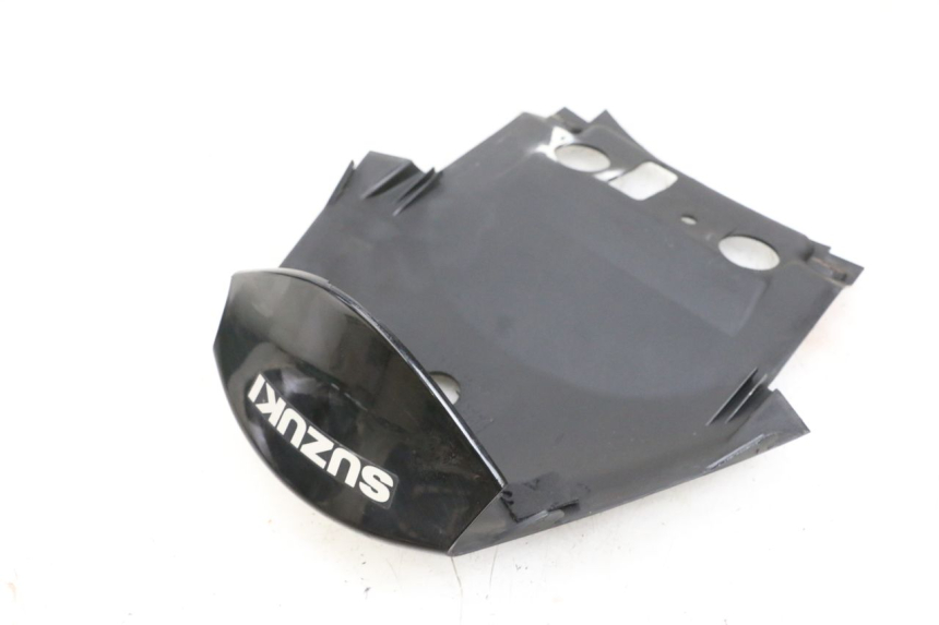 photo de UNIóN DE CARENADO TRASERO. SUZUKI BURGMAN 125 (2007 - 2014) - Primer plano técnico