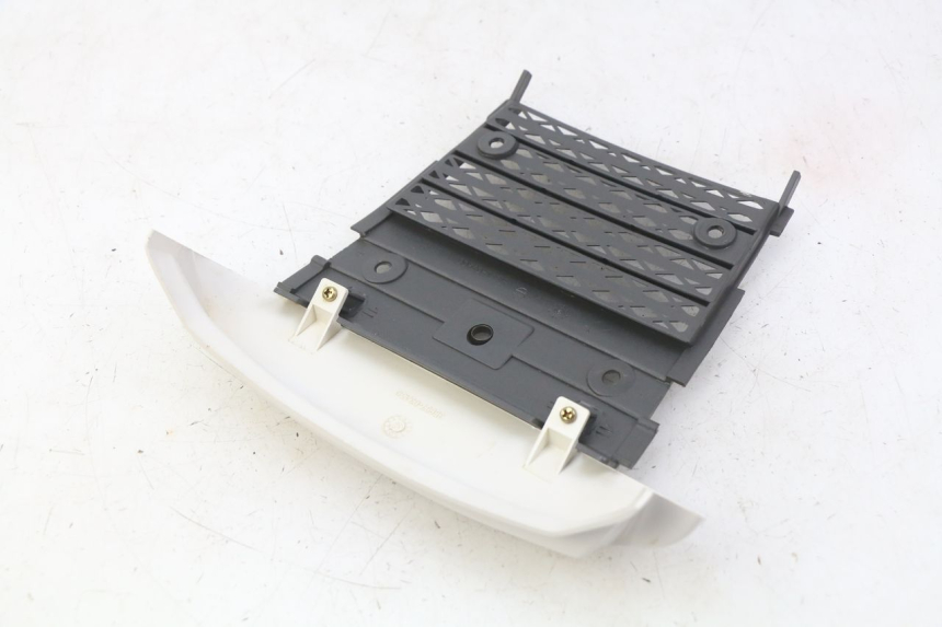 photo de UNIóN DE CARENADO TRASERO. SUZUKI CP 80 (1985 - 1996)