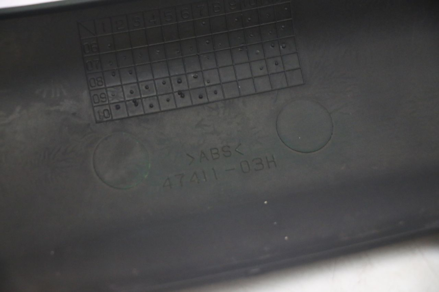 photo de JUNTA DE CARENADO TRASERO INFERIOR SUZUKI BURGMAN 125 (2007 - 2014)