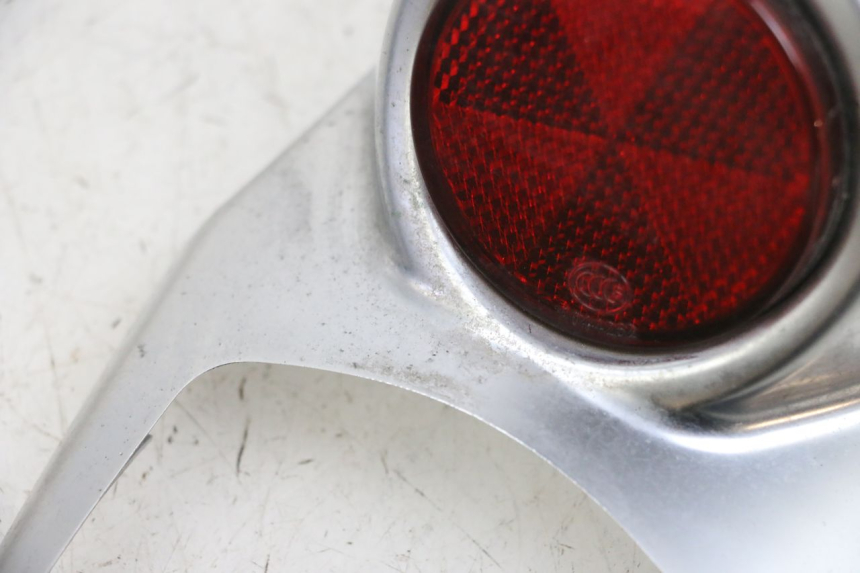 photo de UNIóN INFERIOR DEL CARENADO TRASERO. PEUGEOT DJANGO 4T 50 (2014 - 2019) - Primer plano técnico