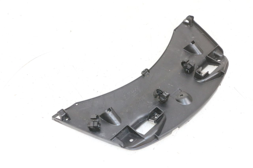 photo de CARENADO TRASERO CONEXION BAJO PIAGGIO MP3 500 (2016 - 2018) - Primer plano técnico