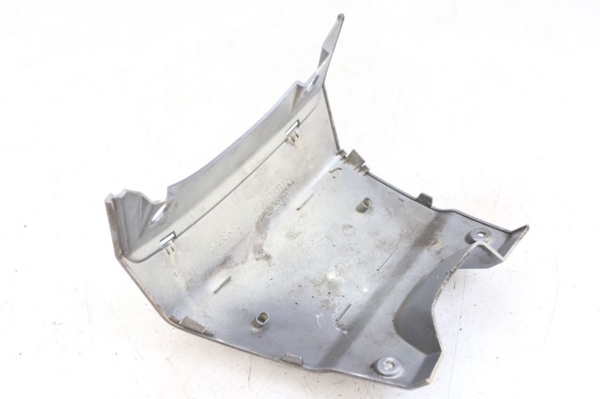 photo de UNIóN INFERIOR DEL CARENADO TRASERO. PEUGEOT SATELIS 125 (2006 - 2009)