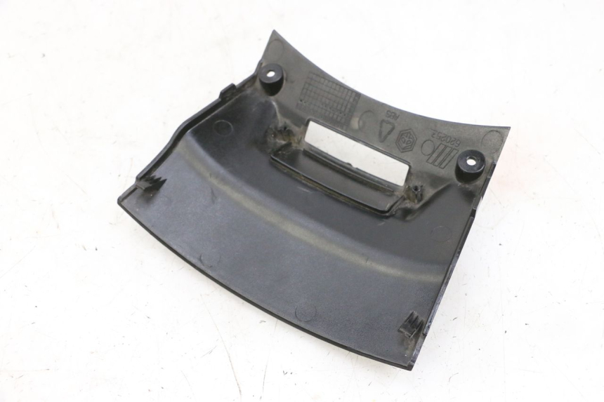 photo de CARENADO TRASERO CONEXION BAJO PIAGGIO X8 125 (2004 - 2007) - Zoom estado de uso