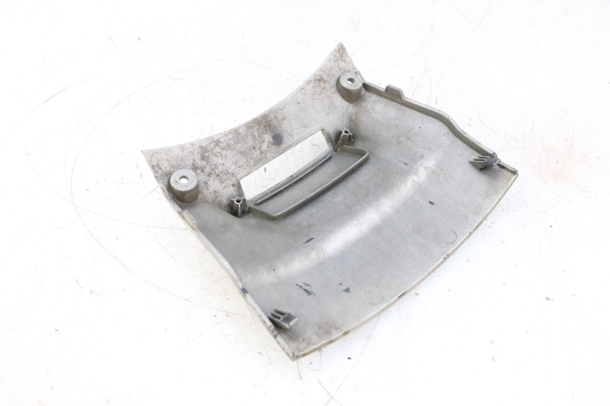 photo de CARENADO TRASERO CONEXION BAJO PIAGGIO X8 125 (2004 - 2007) - Zoom estado de uso