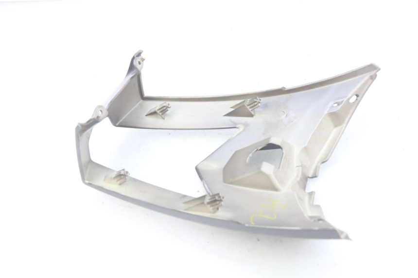 photo de UNIóN DE CARENADO TRASERO. PEUGEOT GEOPOLIS 400 (2007 - 2013)