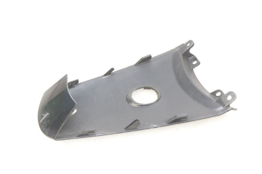photo de UNIóN DE CARENADO TRASERO. SUZUKI SIXTEEN 125 (2008 - 2010)