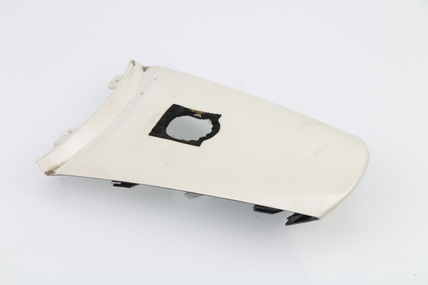 photo de UNIóN DE CARENADO TRASERO. SUZUKI SIXTEEN 125 (2008 - 2010)