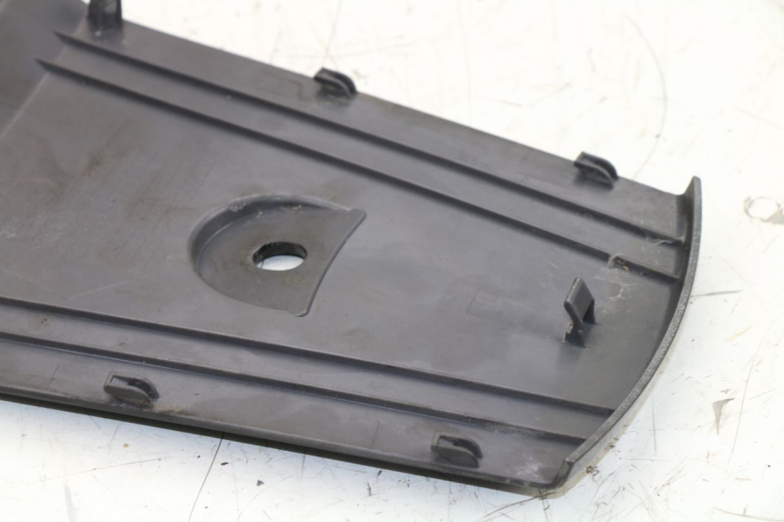 photo de CARENADO TRASERO CONEXION SUPERIOR DAELIM S3 125 (2010 - 2017)