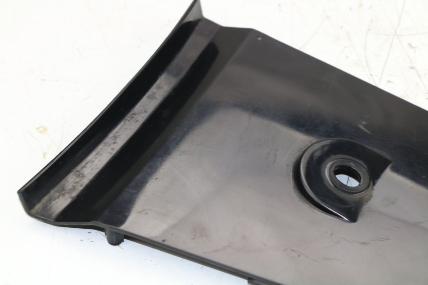 photo de CARENADO TRASERO CONEXION SUPERIOR DAELIM S3 125 (2010 - 2017)