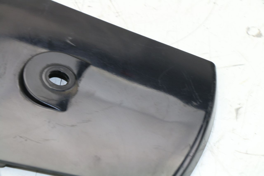 photo de CARENADO TRASERO CONEXION SUPERIOR DAELIM S3 125 (2010 - 2017)