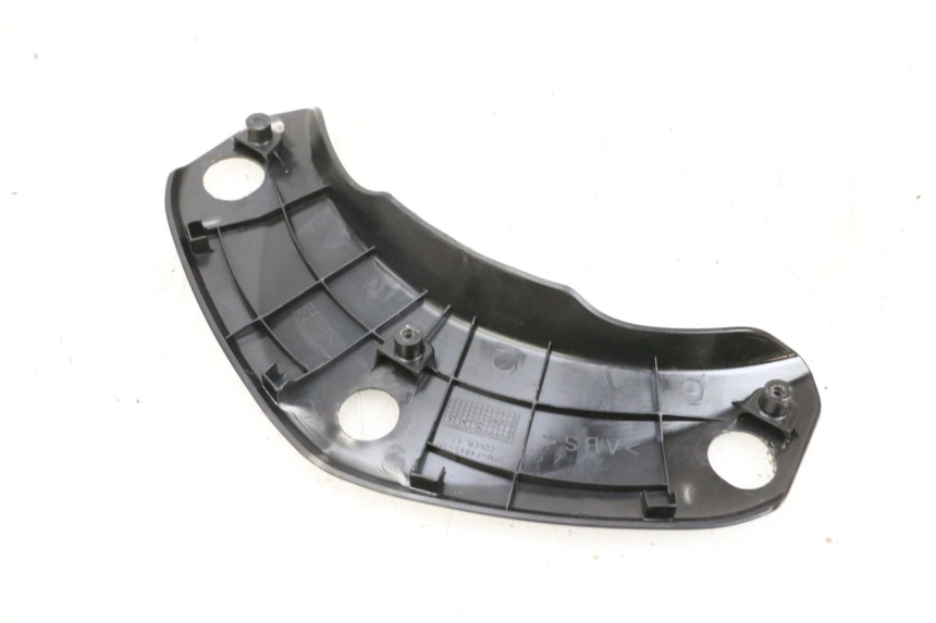 photo de CARENADO TRASERO CONEXION SUPERIOR YAMAHA NEO'S CORE 1 (2022 - 2026) - Zoom estado de uso