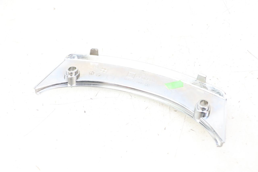 photo de CARENADO TRASERO CONEXION SUPERIOR PEUGEOT SATELIS 125 (2013 - 2018)