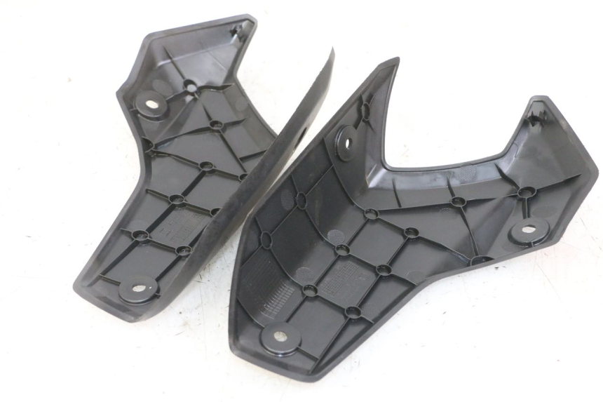 photo de CARENADO TRASERO CONEXION SUPERIOR PEUGEOT STREETZONE I 2T 50 (2018 - 2020)