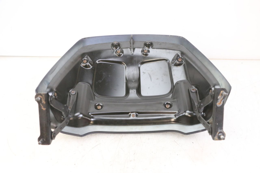 photo de UNIóN DE CARENADO TRASERO. PIAGGIO XEVO - X EVO 125 (2007 - 2017) - Primer plano técnico