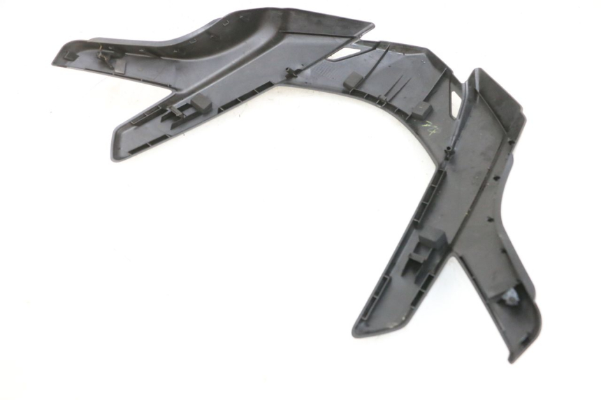 photo de JUNTA DE CARENADO DELANTERO SUPERIOR SUZUKI BURGMAN 650 (2013 - 2020)