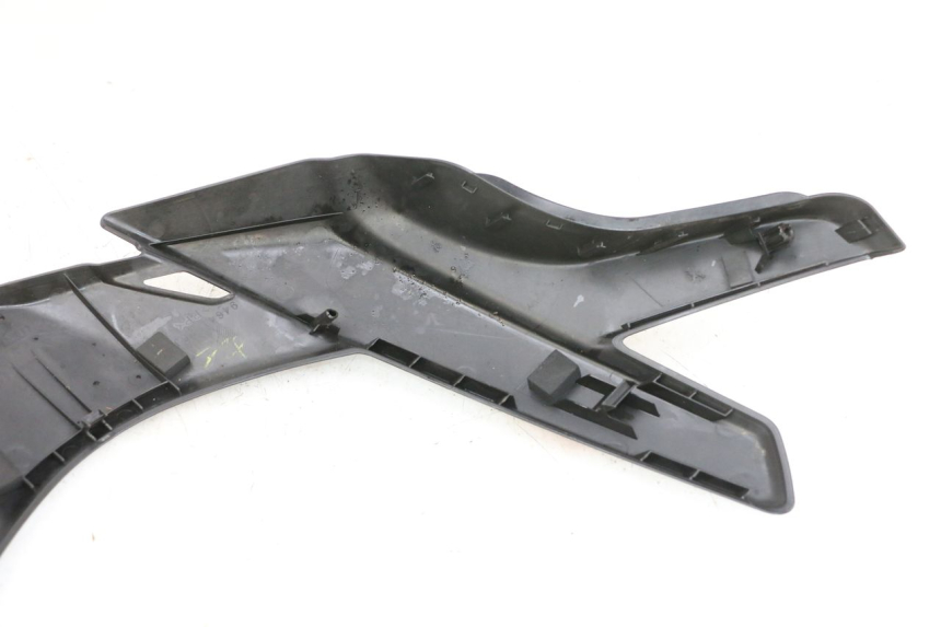 photo de JUNTA DE CARENADO DELANTERO SUPERIOR SUZUKI BURGMAN 650 (2013 - 2020)