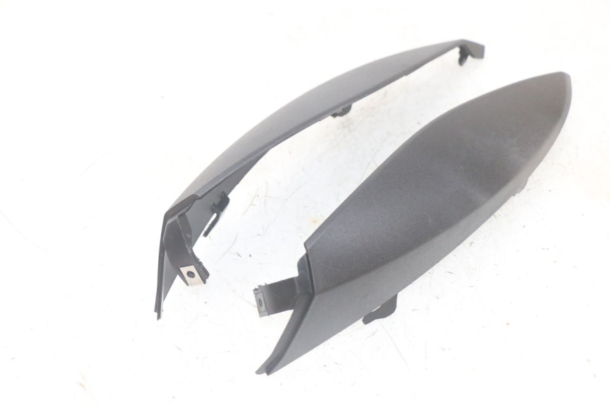 photo de CARENADO DELANTERO CONEXION PIAGGIO MP3 HPE 300 (2019 - 2026) - Primer plano técnico