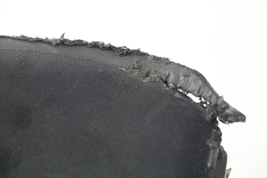 photo de TAPA REPOSAPIES CONEXION APRILIA SCARABEO GT 125 (1999 - 2007)
