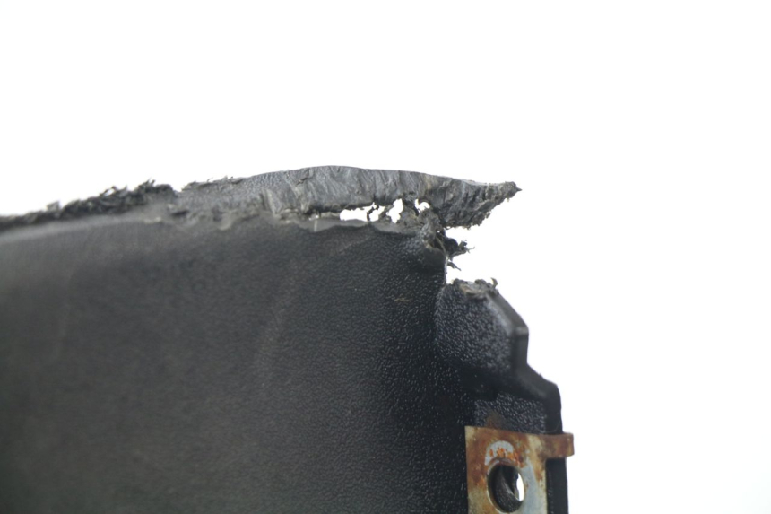 photo de TAPA REPOSAPIES CONEXION APRILIA SCARABEO GT 125 (1999 - 2007)